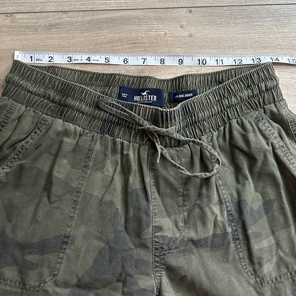 Hollister Light Green Camo Joggers - Picture 8 of 13